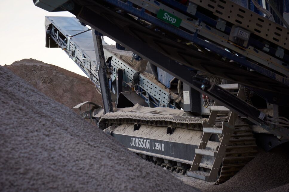 Jonsson L 354 Tracked Screening Plant