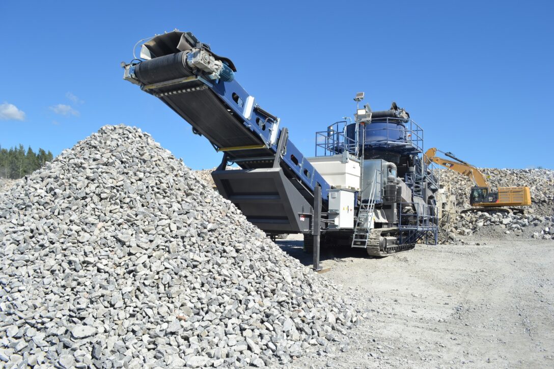 Jonsson LS 6800 Tracked Cone Crusher