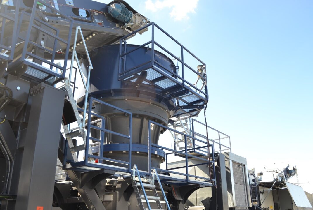 Jonsson LS 6800 Tracked Cone Crusher