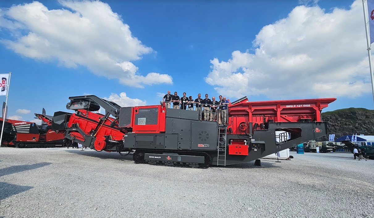Agg-Pro team on GIPO Impact Crusher at Hillhead 2024