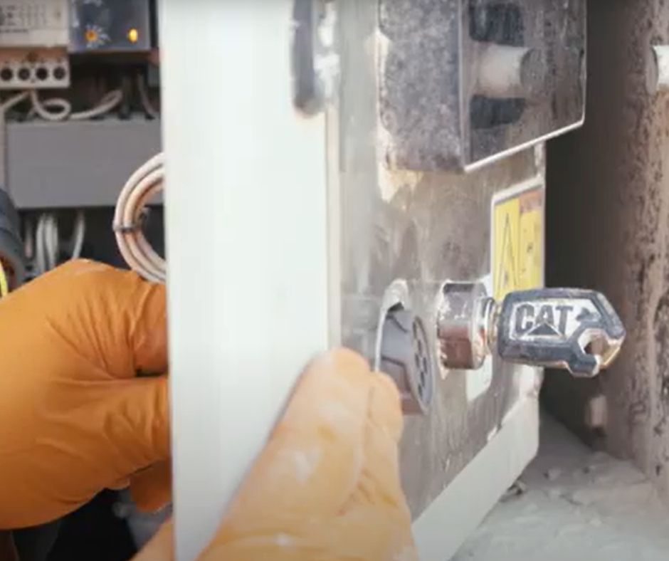 Agg-Pro service engineer installing CAT Connectivity on GIPO P131